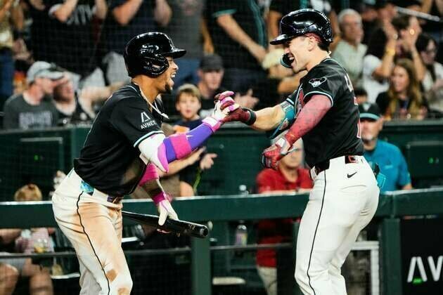 Diamondbacks batters celebrating a home run