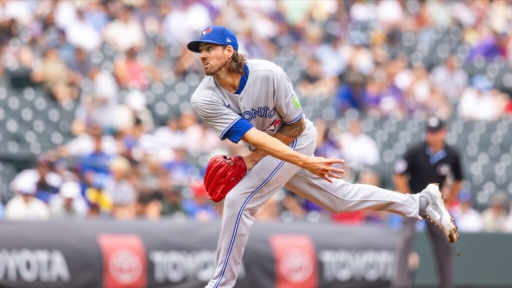 Kevin Gausman is in the middle of a pitch and the scoreboard shows Toronto in the lead.